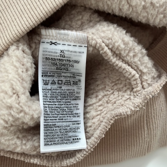 GAP Love Sherpa 1/4 Zip Pullover - Picture 4 of 4